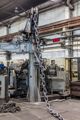 Equipment for manufacturing and welding chains