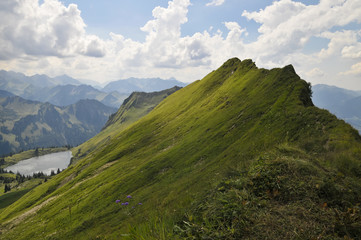 Fototapeta premium Seealpsee, Nebelhorn, Oberstdorf, Oberallgäu, Bayern, Deutschland