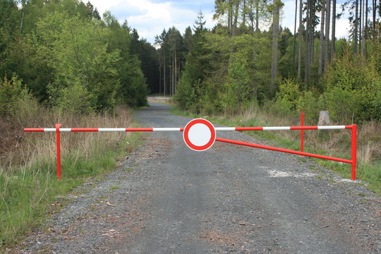 Schlagbaum, Schranke, Fahrverbot, Schranke Wald