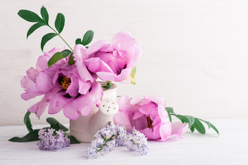 Obraz na płótnie Canvas Peonies and lilac flowers