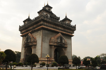 Fototapeta na wymiar Laos: Der Arc de Triomphe in Vientianne