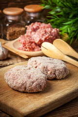 Preparation of ground chopper for frying.