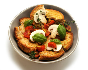 Frisella Fresella Frisedda Frisa Friseddha, Spaccatella Spaccatedd Sponzatura Cucina italiana Italian cuisine Gastronomía de Italia Italienische Küche イタリア料理 Итальянская кухня video مطبخ إيطالي 義大利飲食