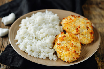 Coconut chicken crust with rice