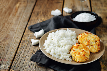 Coconut chicken crust with rice