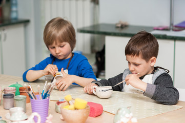  Children in the studio of artistic modeling