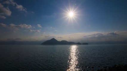 Fototapeta premium 太陽と湖