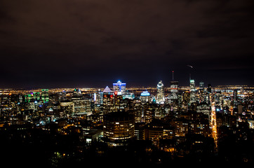 Obraz premium Montreal skyline by night.