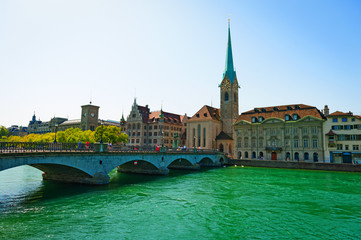 Fototapeta na wymiar Beautiful old city Limmat River in Zurich, Switzerland.