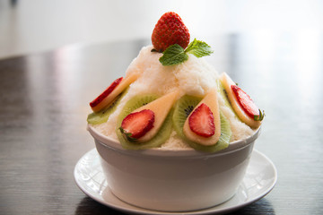  bingsu with strawberry kiwi and melon