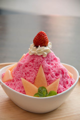  bingsu with strawberry and sauce