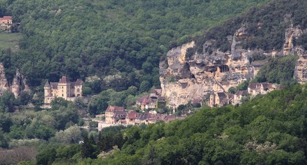 Fototapeta na wymiar vue sur le village de la Roque-Gageac en Dordogne,