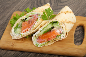 Salmon bread roll