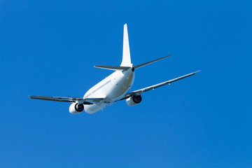 Fototapeta na wymiar flying airplane on a clear sunny day
