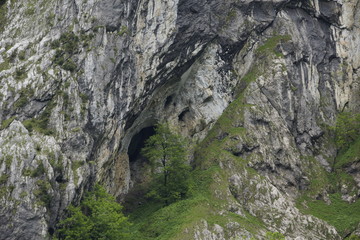 Fototapeta na wymiar Höhlen im Fels - Gesicht/Geist/Gespenst
