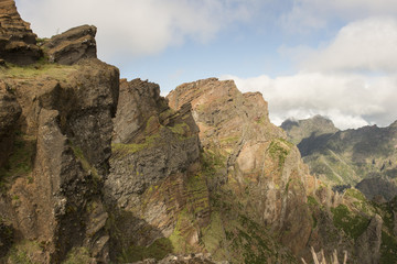 Fototapeta na wymiar Paisaje montañoso en el interior de la Isla de Madeira, Portugal 
