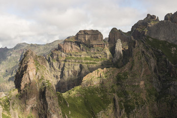 Fototapeta na wymiar Paisaje montañoso en el interior de la Isla de Madeira, Portugal 