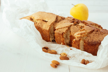Apple cake with almond