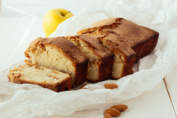 Apple cake with almond