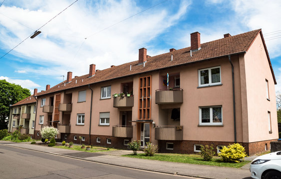 MehrfamilienhAUS