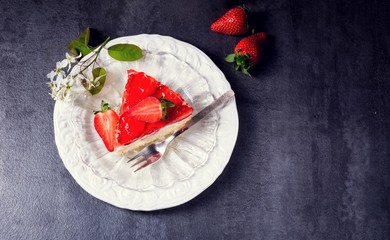 Strawberry-cream-cake