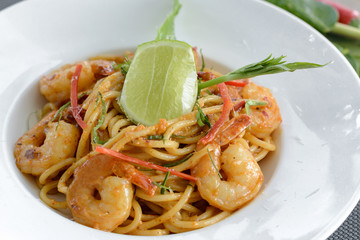 Spaghetti with cream Tom Yam Goong