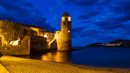 Église Notre-Dame-des-Anges de nuit, Collioure, Pyrénées-Orientales, Catalogne, Côte-de-Vermeille, Languedoc-Roussillon, France 