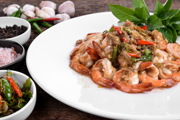 Stir fried shrimp with chili and salt