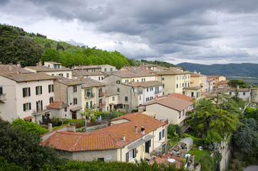 Fototapeta na wymiar Homes on the Hillside in Cortona, Italy
