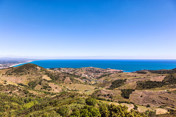 Fototapeta na wymiar Port-Vendres vue depuis la côte de Vermeille, Pyrénées- Orientales, Catalogne, Languedoc-Roussillon, France 