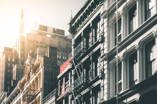 House Fassades in the Sun - New York