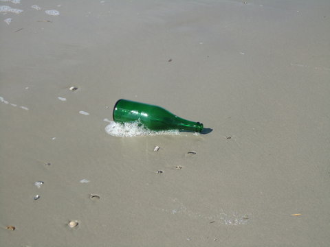 Flasche am Sandstrand von Norderney