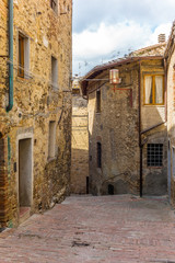 Fototapeta na wymiar Small medieval streets of San Gimignano in Tuscany - 3