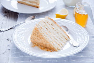 Honey cake with vanilla cream