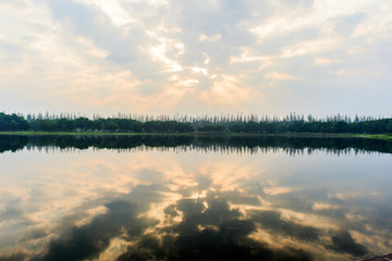 Obraz premium Lake landscapes in the beautiful sky at sunrise