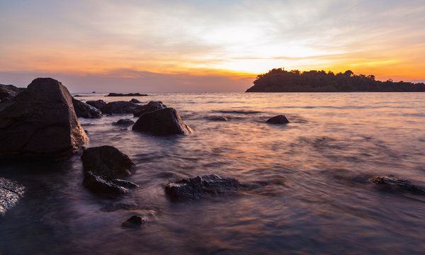 Fototapeta Tropical sea beach at Koh Chang island during sunset,Thailand.