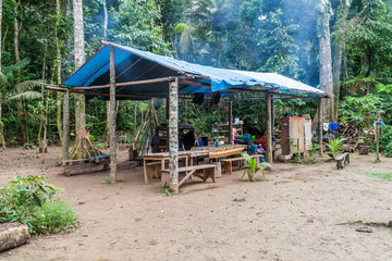 Fototapeta na wymiar MADIDI, BOLIVIA - MAY 7, 2105: Jungle camp for tourists in Madidi National Park, Bolivia
