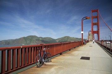 Bike on Golden gate bridge, San Francisco, California, USA © raimund14