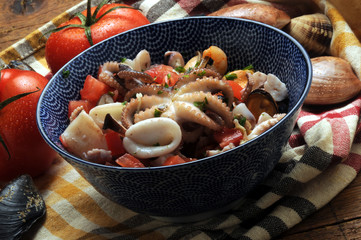 Octopus vulgaris Pulpo Gewöhnlicher Pieuvre Krake Polpo Ośmiornica Poulpe Ensalada Közönséges Piovra Obična Polipetto hobotnica Salad zwyczajna Insalata polip Sałatka © Comugnero Silvana