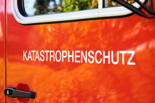 Katastrophenschutz / Einsatzfahrzeug mit der Aufschrift Katastrophenschutz