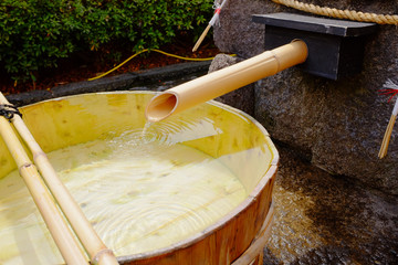 酒蔵の湧き水と桶