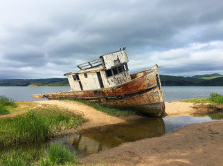  Shipwreck in the bay in California