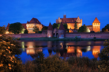 Naklejka na ściany i meble Malbork Castle by Night in Poland