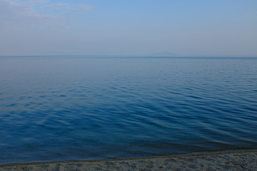 Obraz premium 琵琶湖の湖面が青い様子