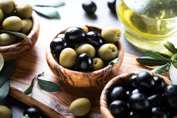 Foto op Plexiglas Black and green olives in wooden bowl © nadianb