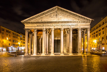 Fototapeta premium Pantheon in the night, Rome. Italy