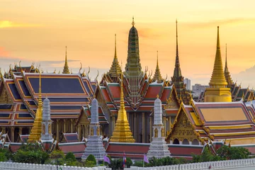 Foto op Canvas Grand palace and Wat phra keaw at sunset bangkok, Thailand © seksan94