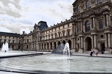 Fototapeta na wymiar Exterior Louvre