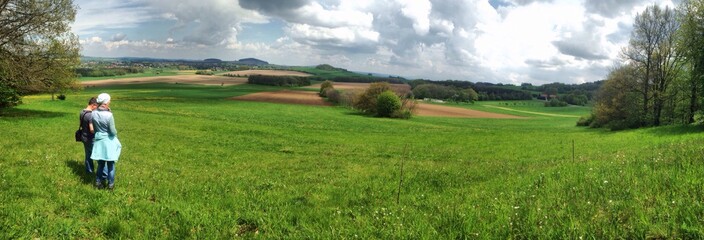 Panorama in der Oberlausitz von Stolleberg/Finkenberg Seihennersdorfs mit Paar