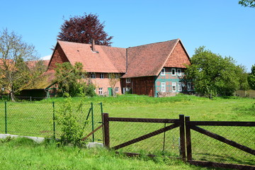 Fototapeta na wymiar Traditionelles Schaumburger Bauernhaus